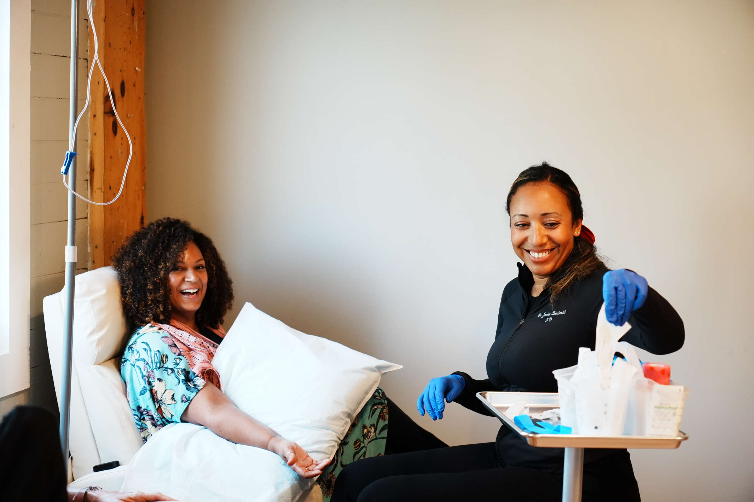 Naturopathic doctor administering an IV nutrient infusion at Bendavid Clinic, Burlington VT